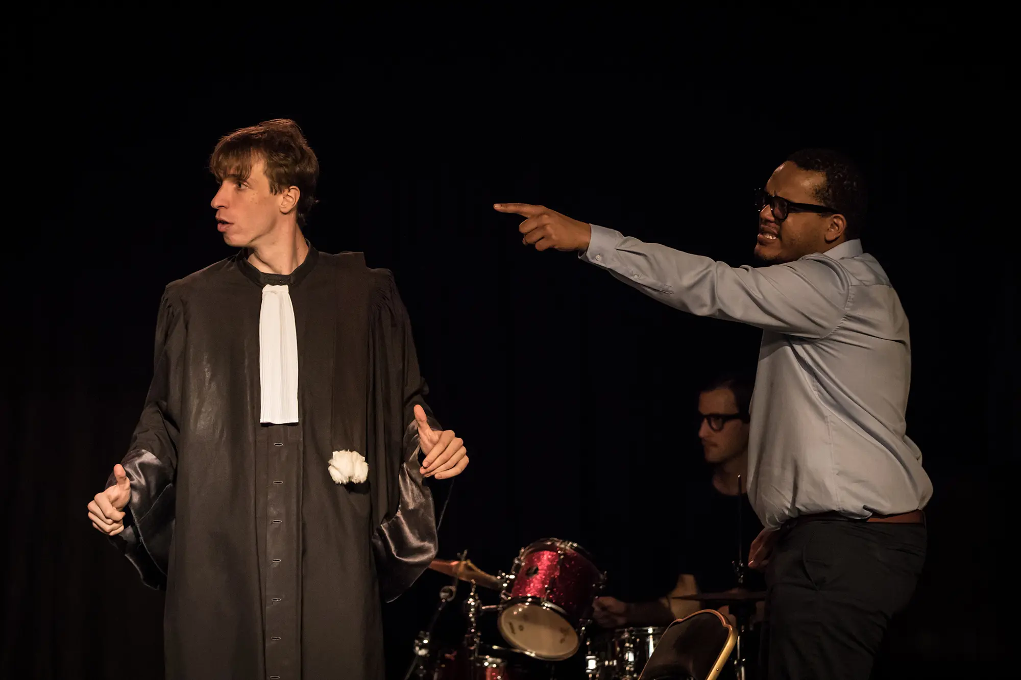 Je m'en vais mais l'etat demeure33