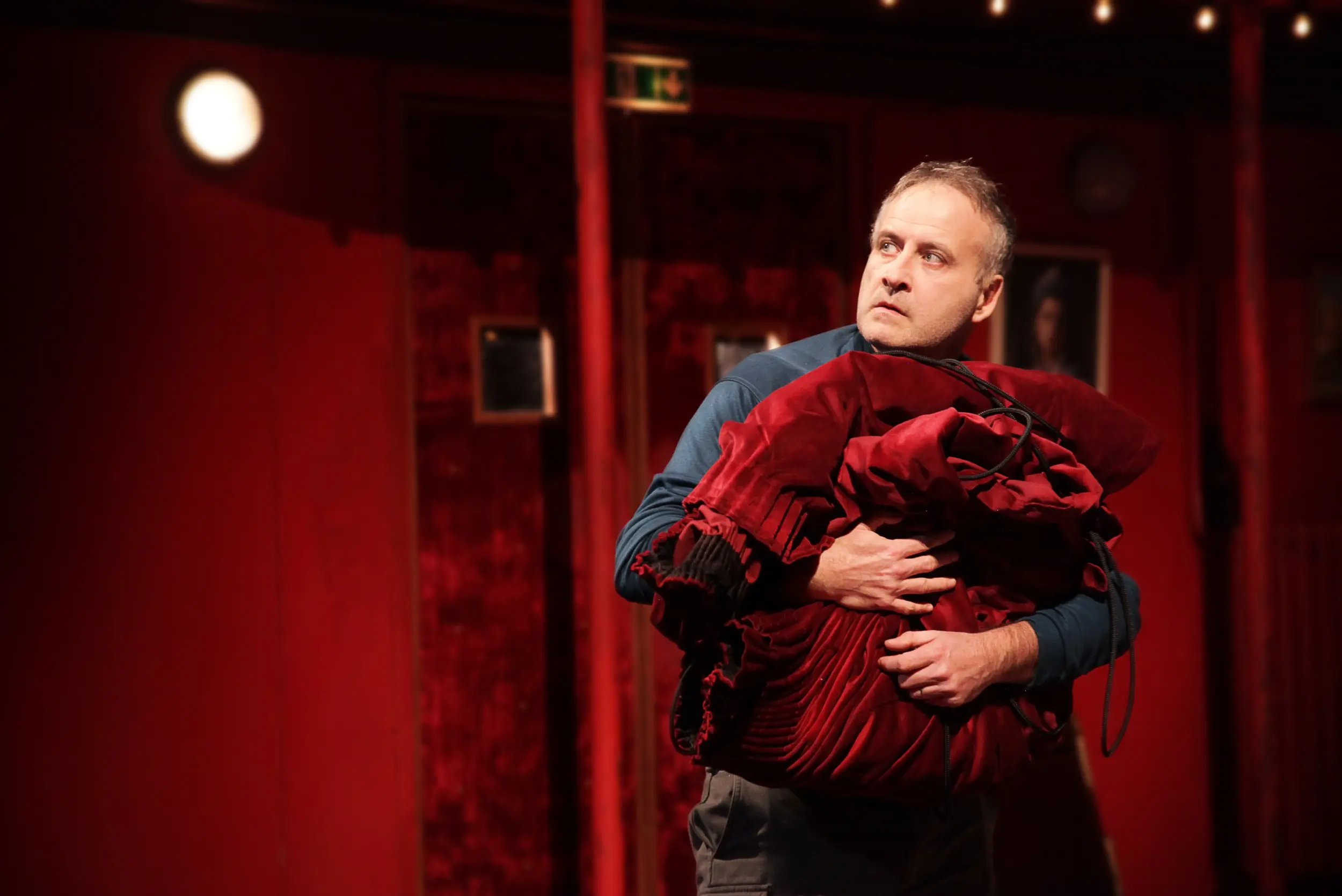 FAISEUR DE THEATRE - 01