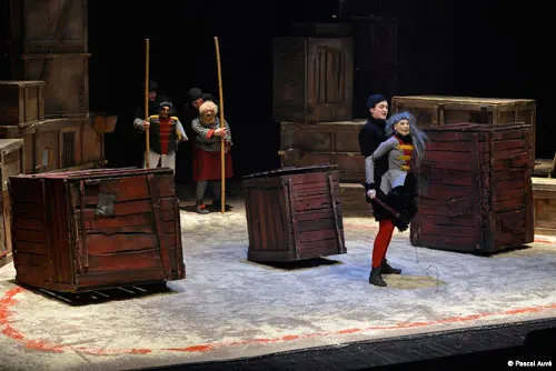 Les_encombrants_font_leur_cirque_005