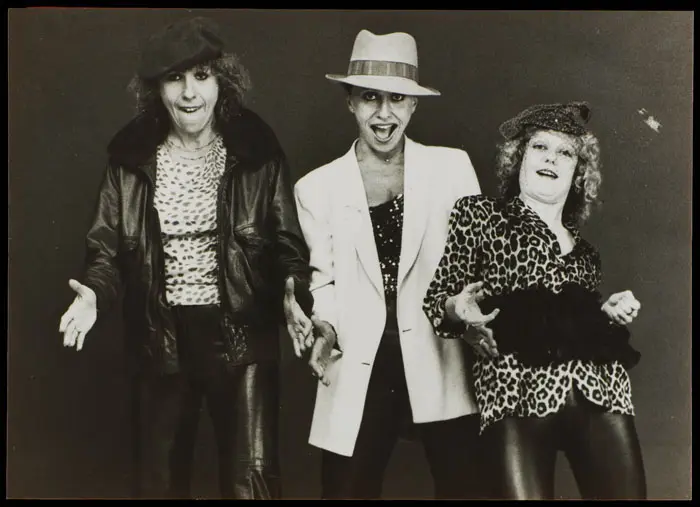 Jeanne, ma sur Jeanne, ne vois-tu rien venir?_PHO_002