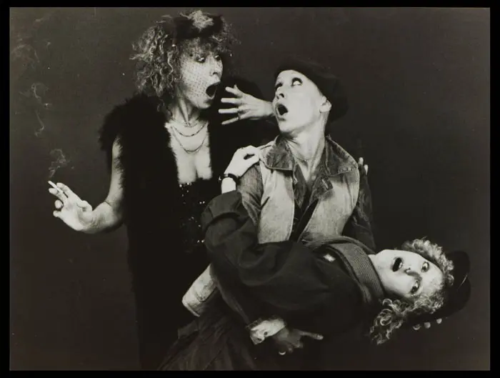 Jeanne, ma sur Jeanne, ne vois-tu rien venir?_PHO_001